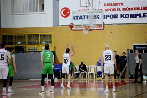 Sakarya Büyükşehir Basketbol farklı kazandı